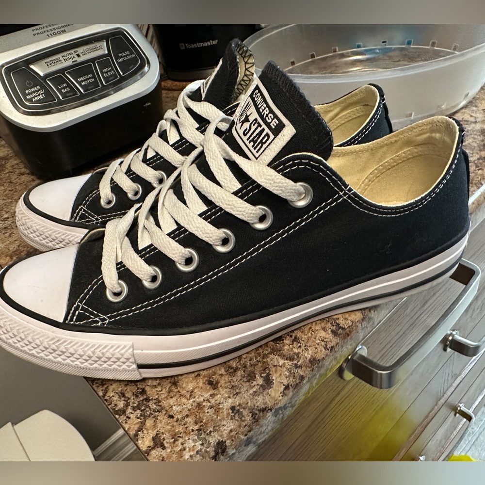 Converse low tops black